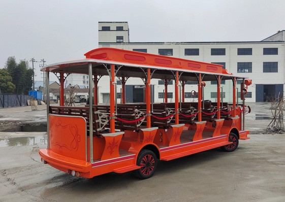 23座觀光車-側身